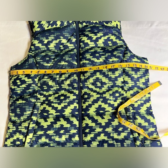 THE NORTH FACE Women’s Navy and yellow NUPTSE 2 Puffer vest size M - Picture 13 of 14